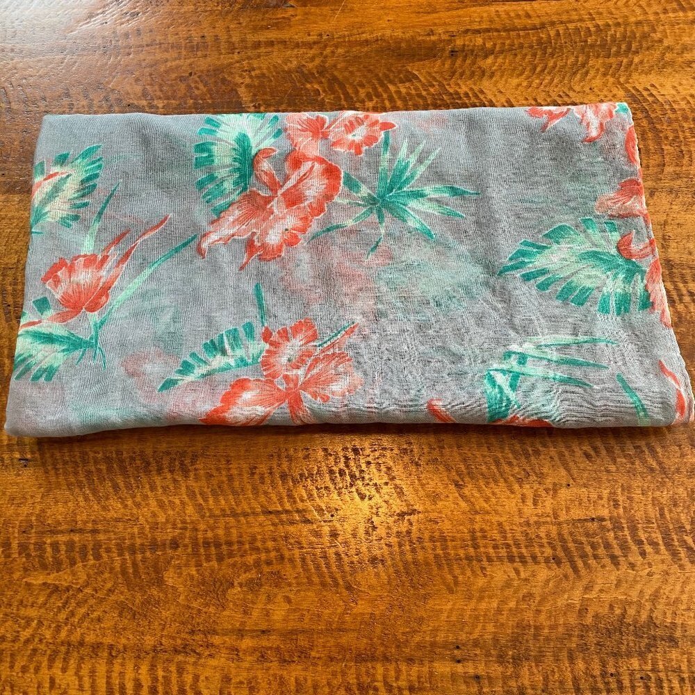 ⛱️Boutique - Gray Tropical Botanical Print Scarf - OS